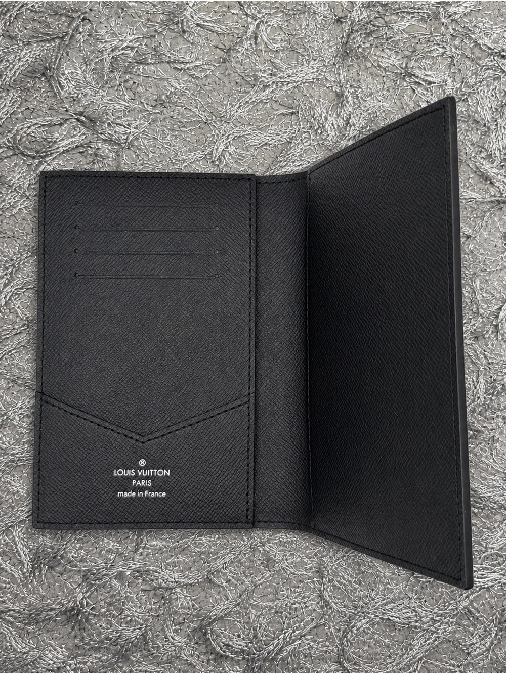 Louis Vuitton LV Black Damier Graphite Passport Cover/Holder - Picture 2 of 3